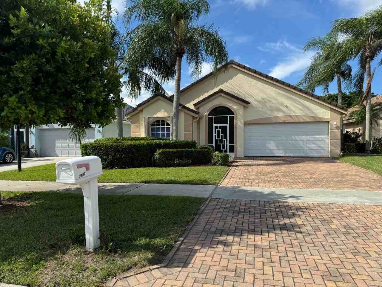 7620 Stirling Bridge Blvd N - Photo 2 of 8