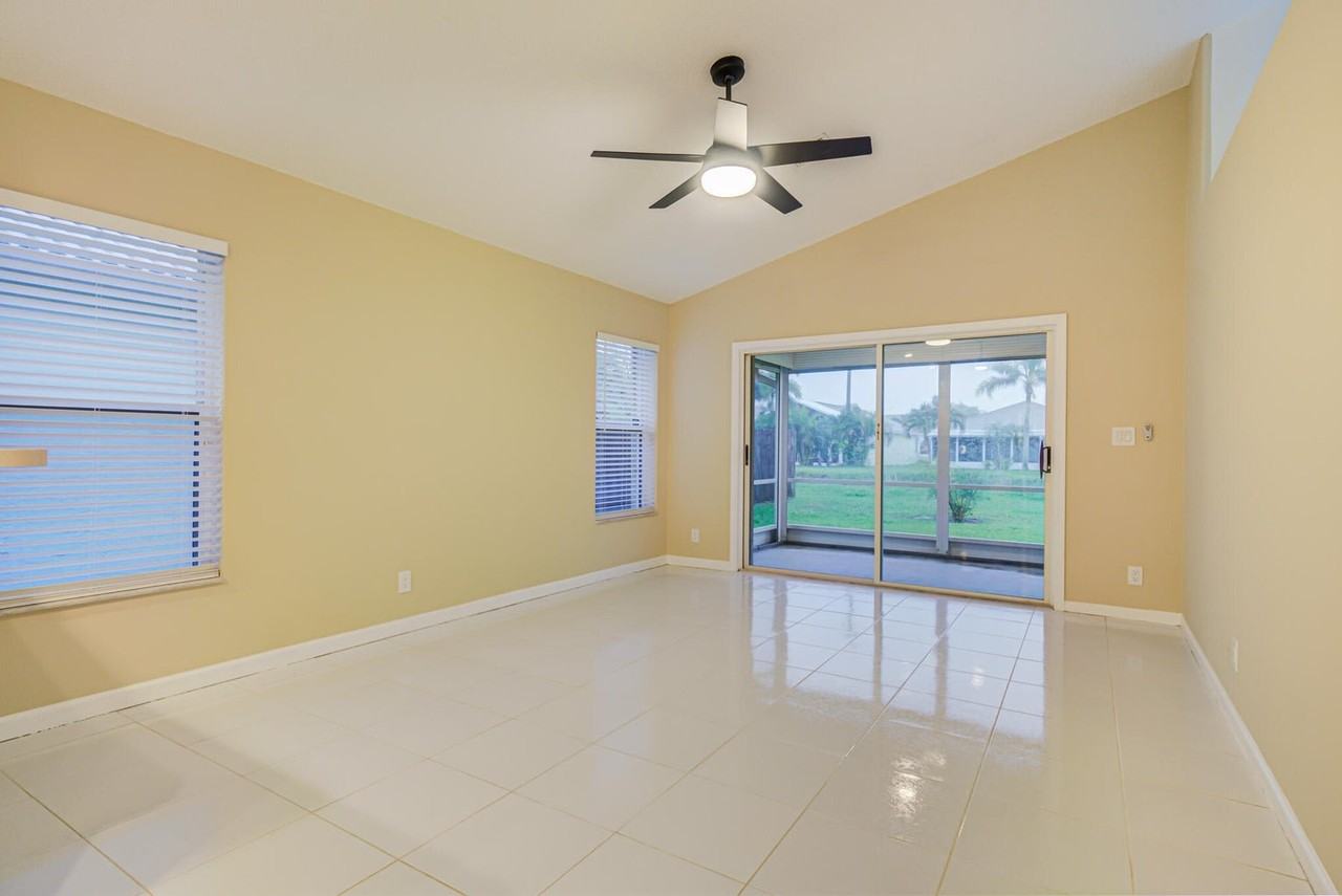7620 Stirling Bridge Blvd N - Photo 5 of 8