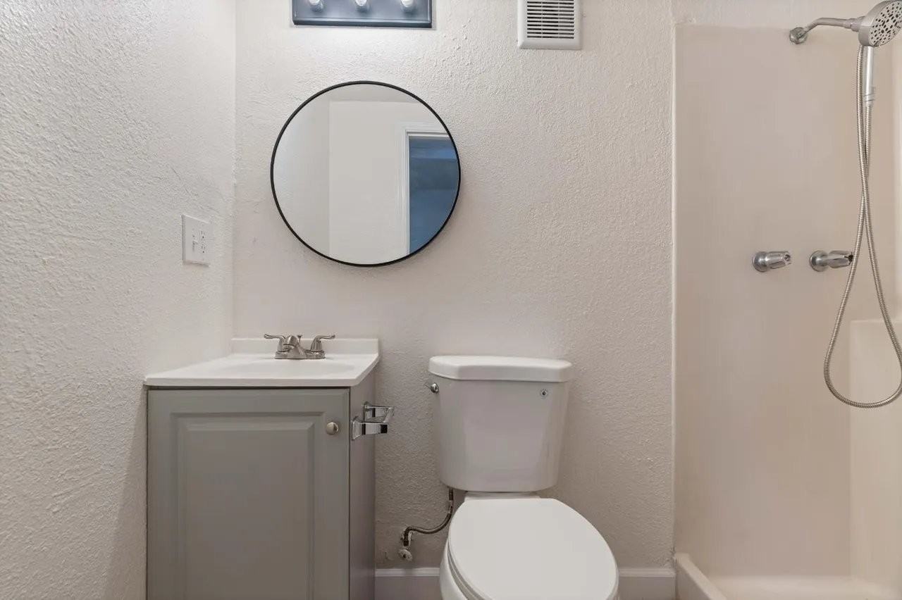 3927 Haywood St #2 - Photo 3 of 6