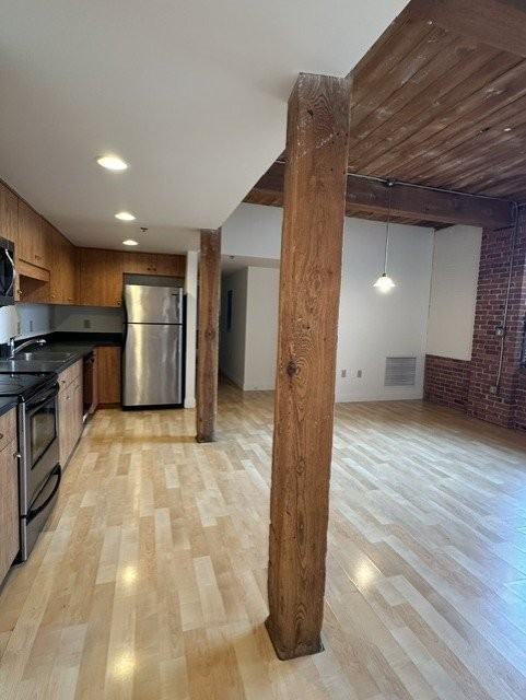 147 Centre St - Photo 2 of 9