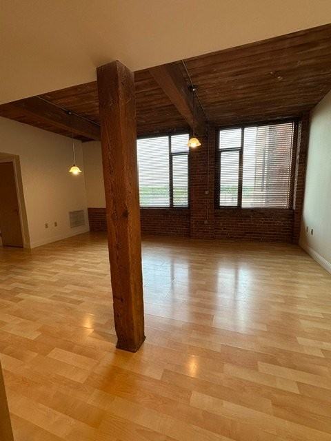 147 Centre St - Photo 3 of 9