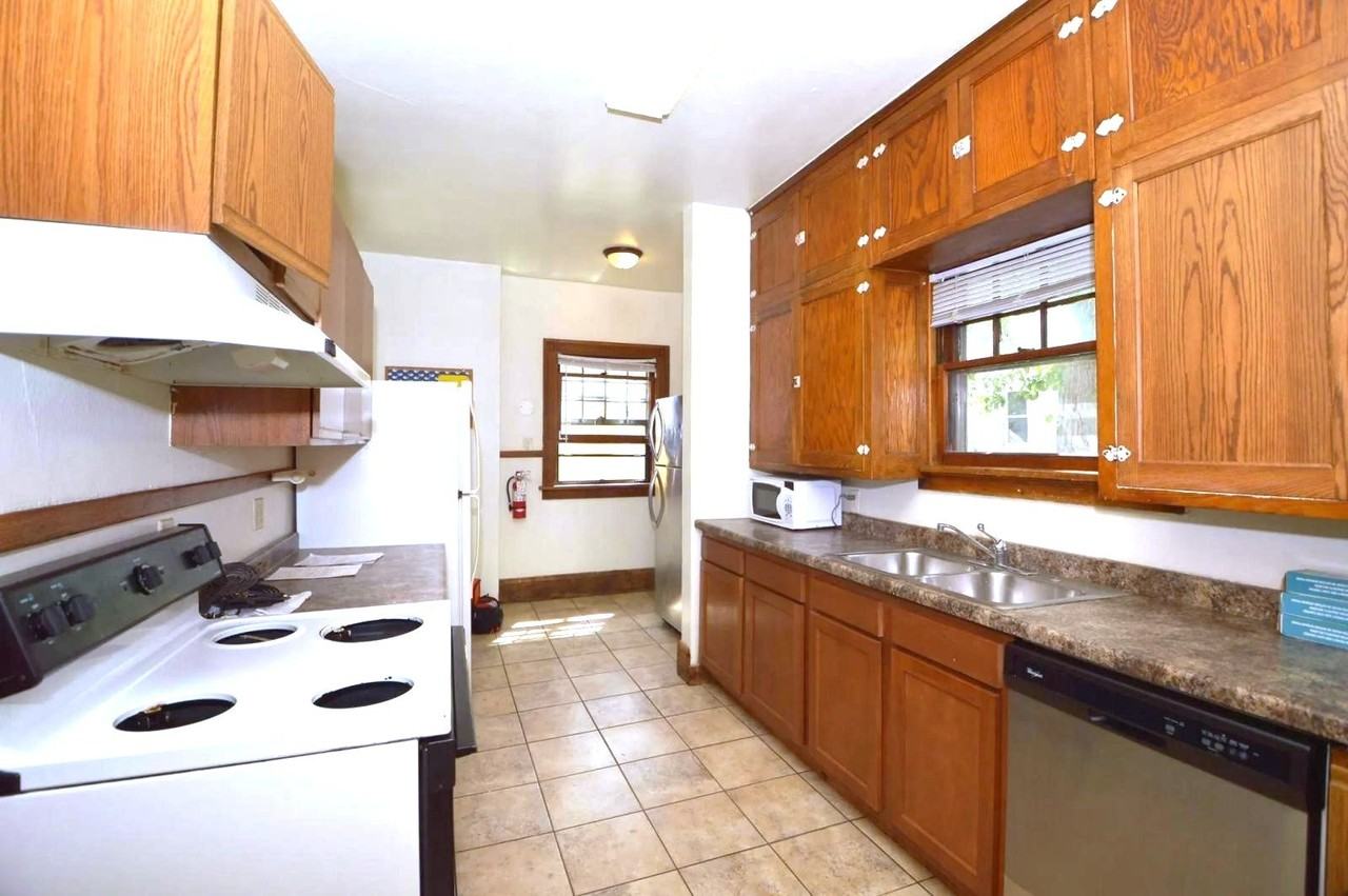 388 3rd Ave S - Photo 7 of 18