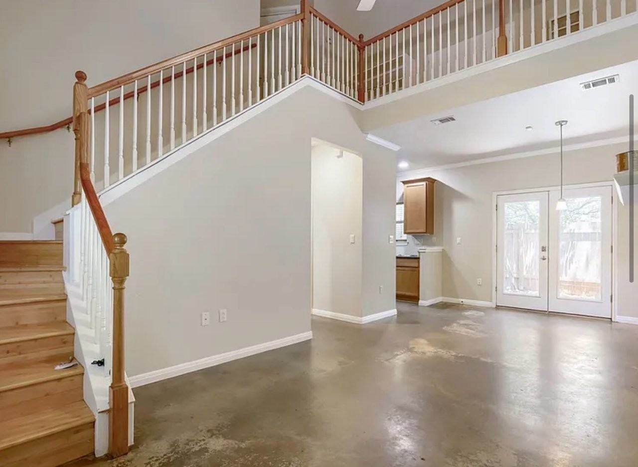 2391 Shire Ct - Photo 2 of 8