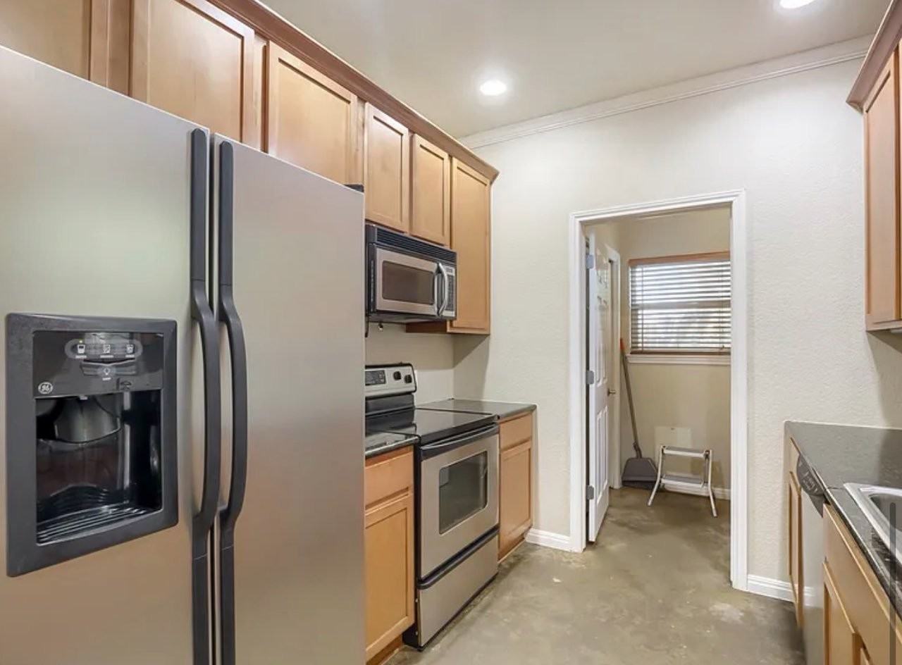 2391 Shire Ct - Photo 3 of 8