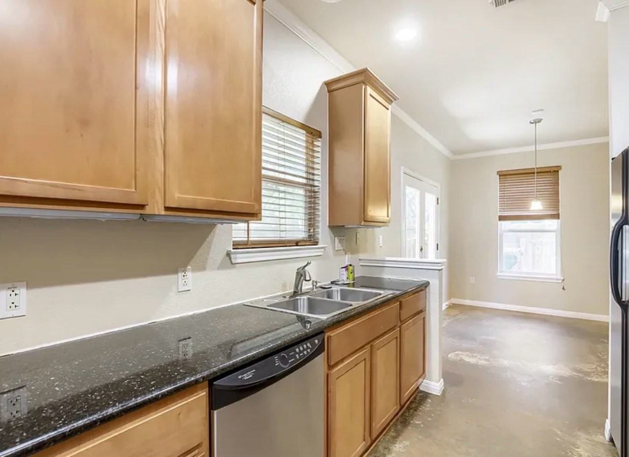2391 Shire Ct - Photo 6 of 8