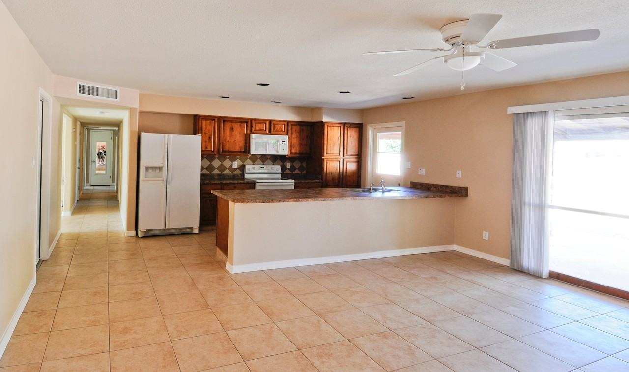 2417 S Newberry Rd - Photo 2 of 18