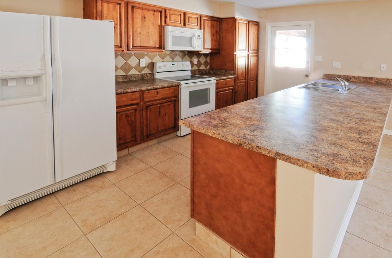 2417 S Newberry Rd - Photo 3 of 18