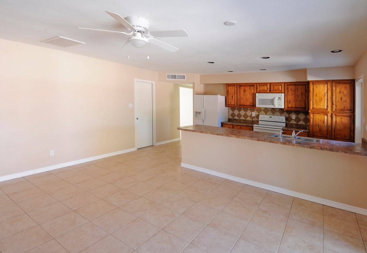 2417 S Newberry Rd - Photo 4 of 18