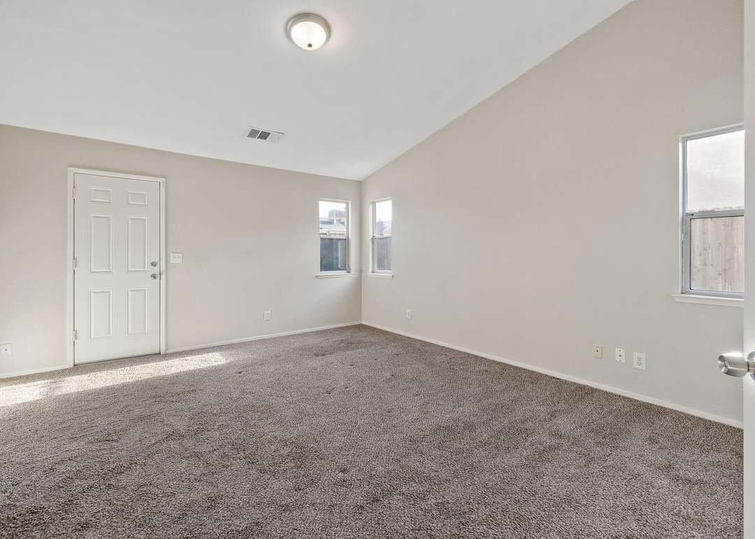 2111 W Merritt Ave - Photo 3 of 16