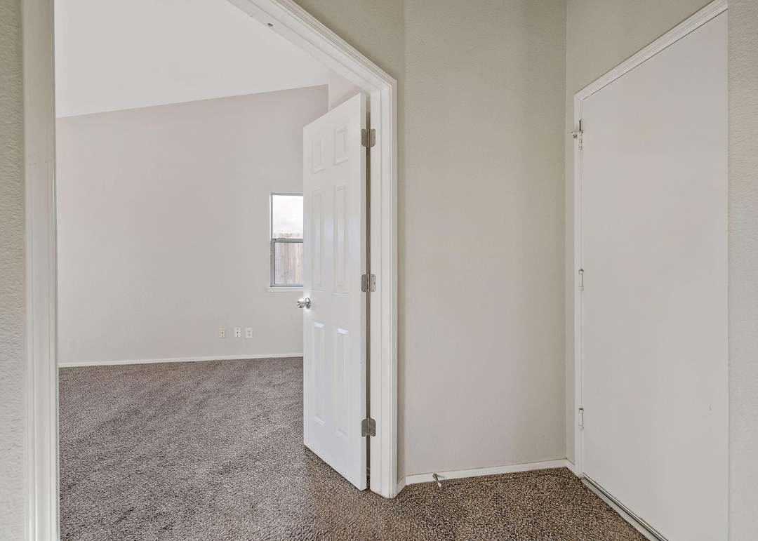 2111 W Merritt Ave - Photo 4 of 16