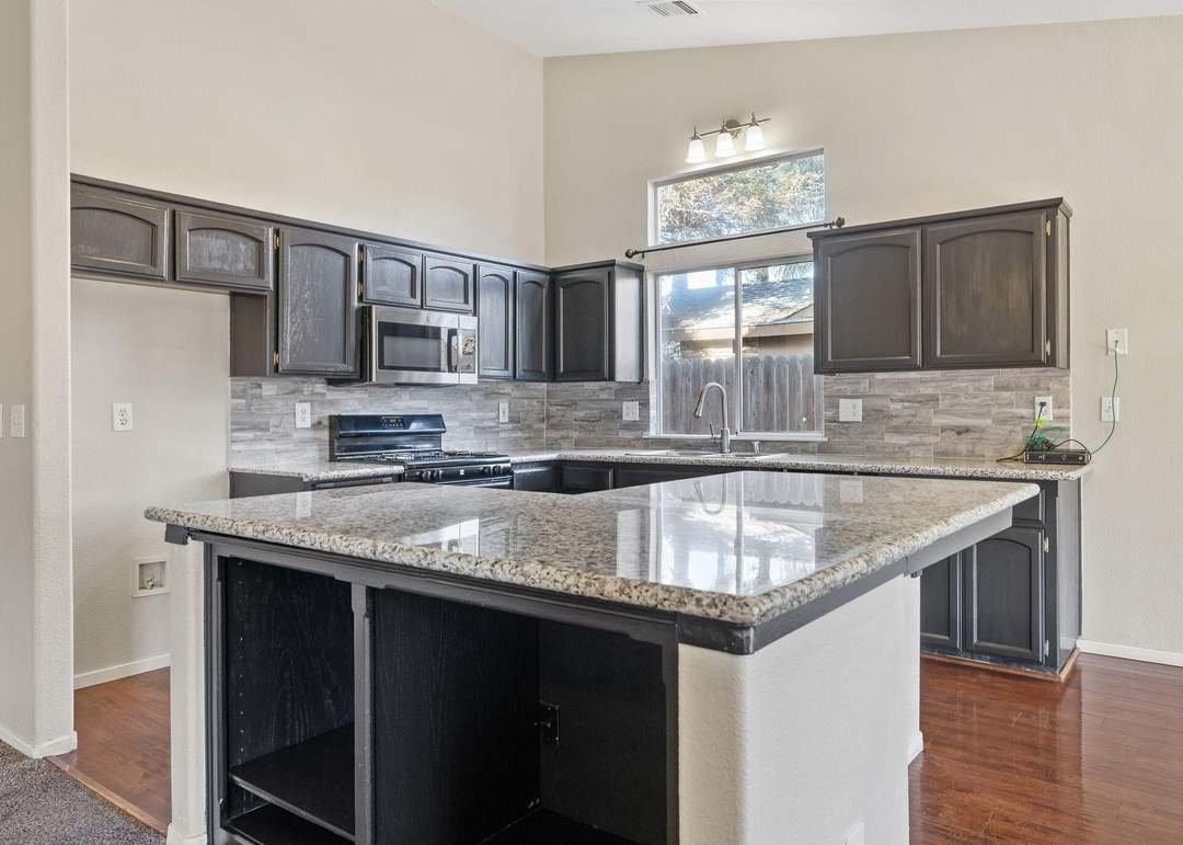 2111 W Merritt Ave - Photo 6 of 16