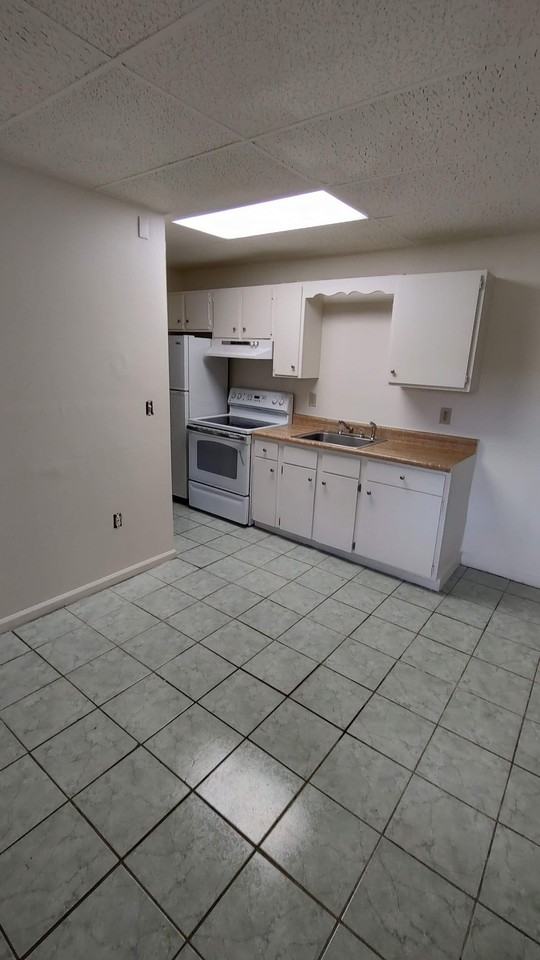34 Railroad St #11