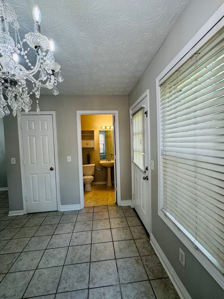 81 Davis Mill Ct - Photo 4 of 10