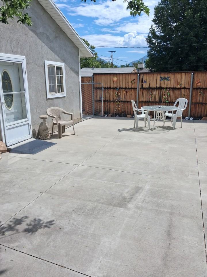 821 E Vics Rd - Photo 2 of 11