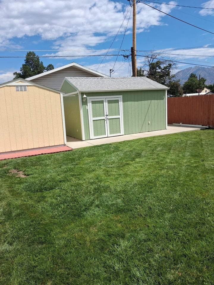821 E Vics Rd - Photo 4 of 11