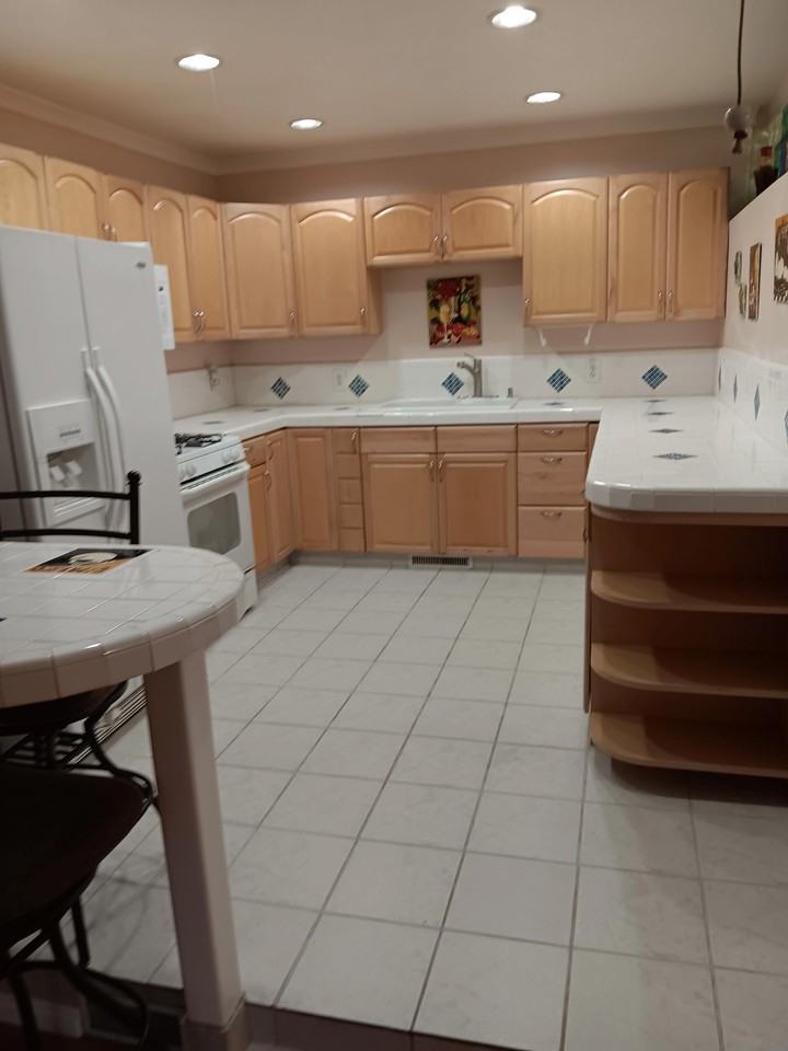 821 E Vics Rd - Photo 5 of 11