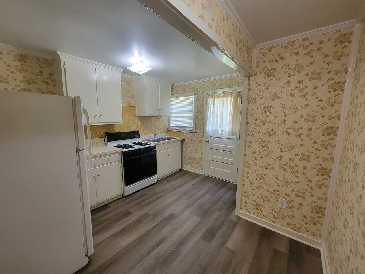 4030 E Whitney Ln - Photo 3 of 8