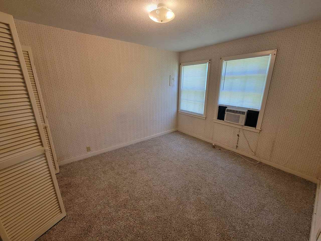 4030 E Whitney Ln - Photo 7 of 8