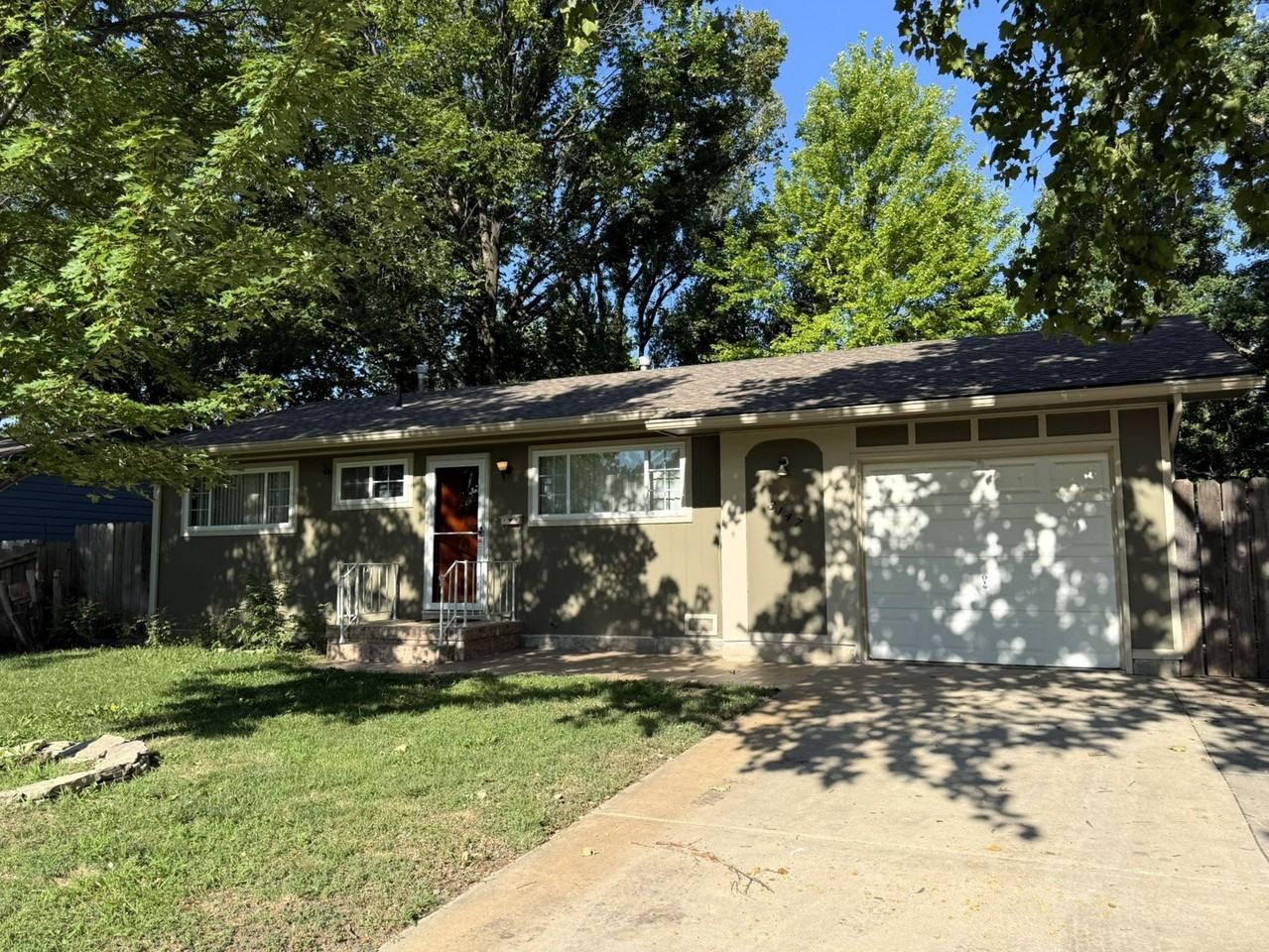 3147 S Gordon Ave - Photo 2 of 19