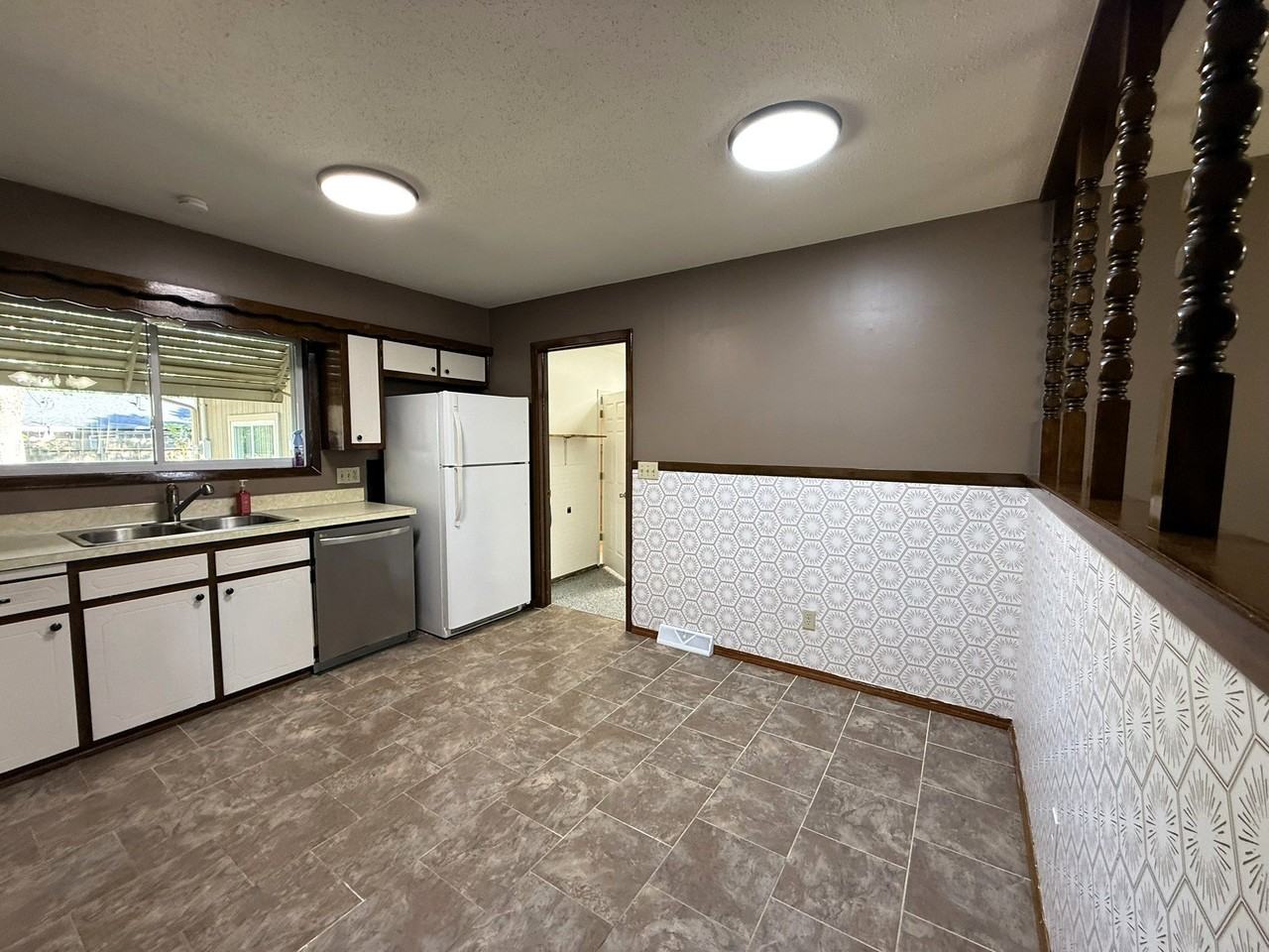 3147 S Gordon Ave - Photo 5 of 19