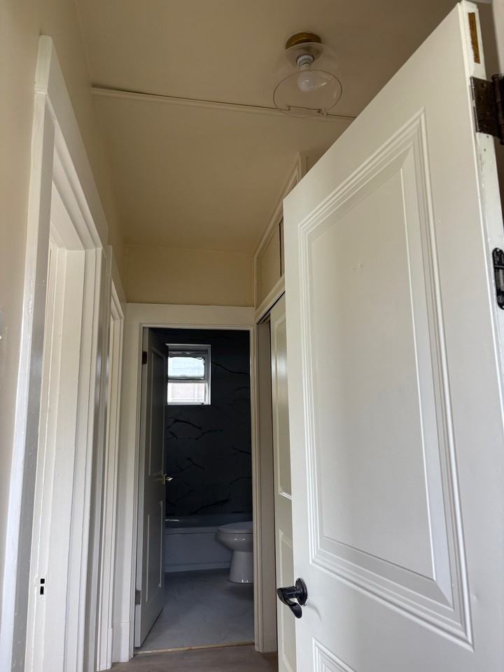 2515 S 18th St - Photo 3 of 19