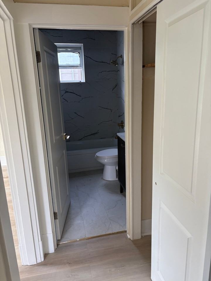 2515 S 18th St - Photo 4 of 19