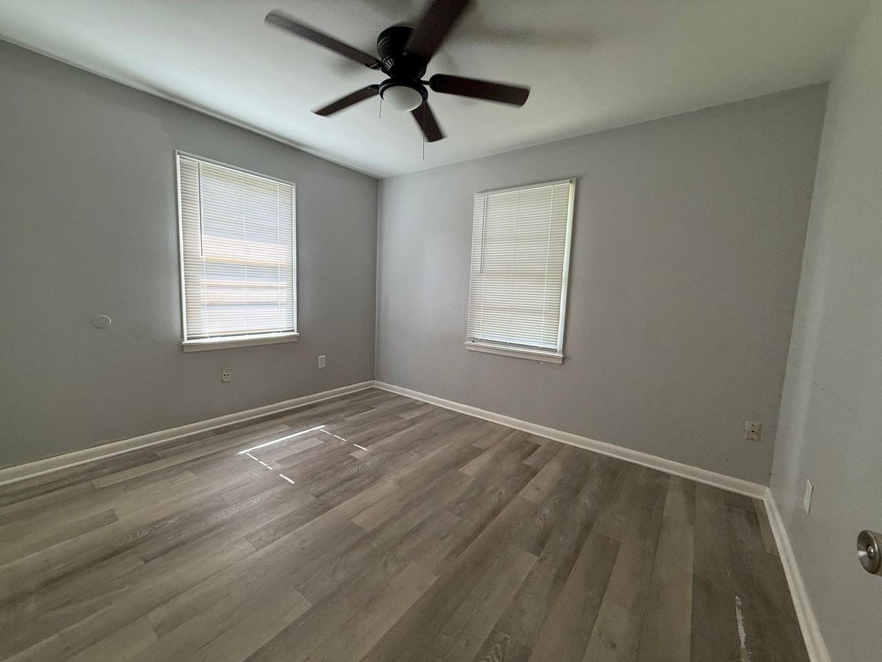126 Sherwood Dr - Photo 5 of 9