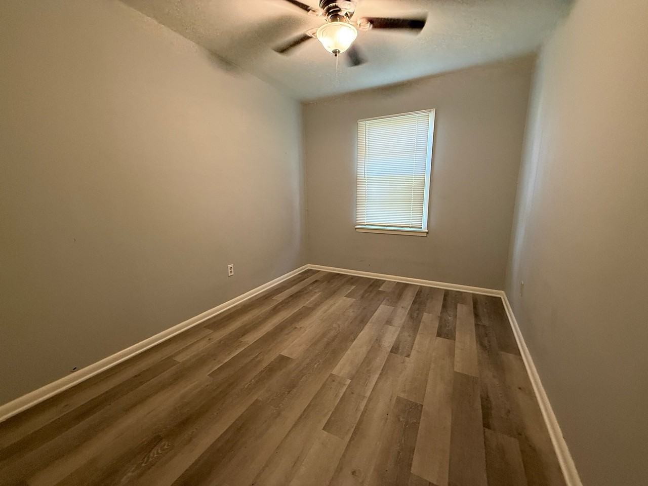 126 Sherwood Dr - Photo 6 of 9