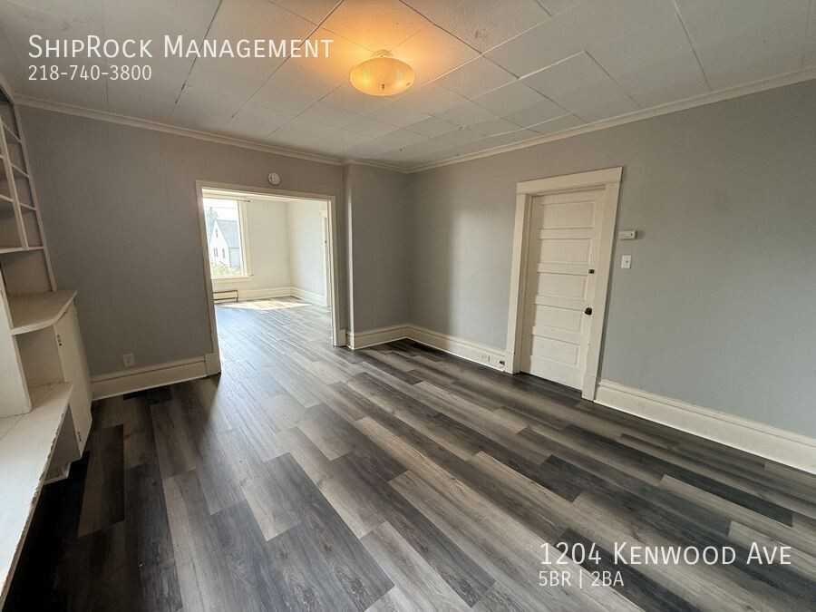 1204 Kenwood Ave - Photo 2 of 32