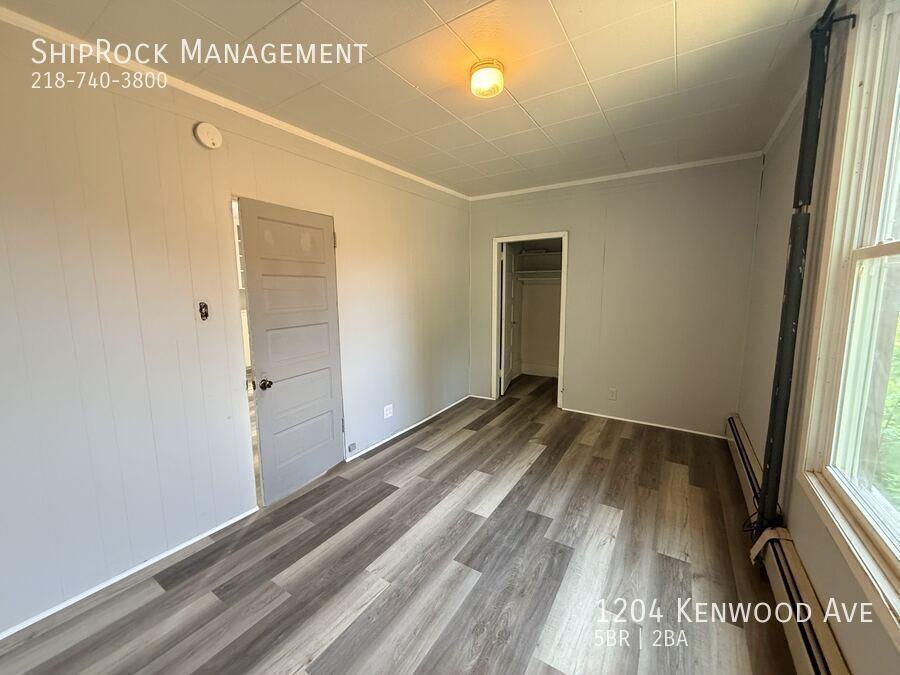 1204 Kenwood Ave - Photo 5 of 32