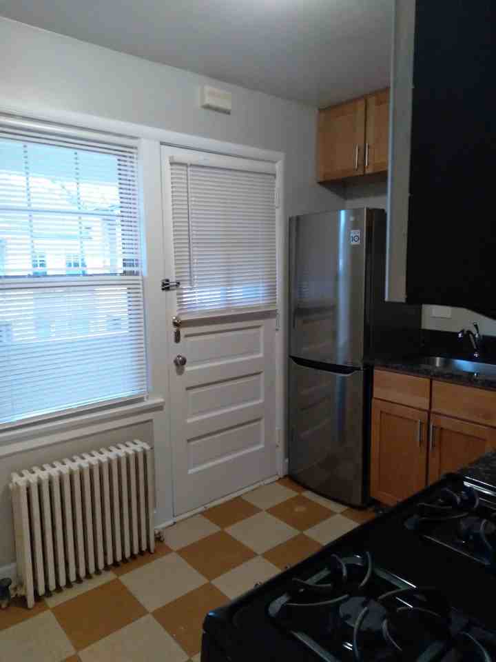 837 Mulford St #2 - Photo 4 of 11