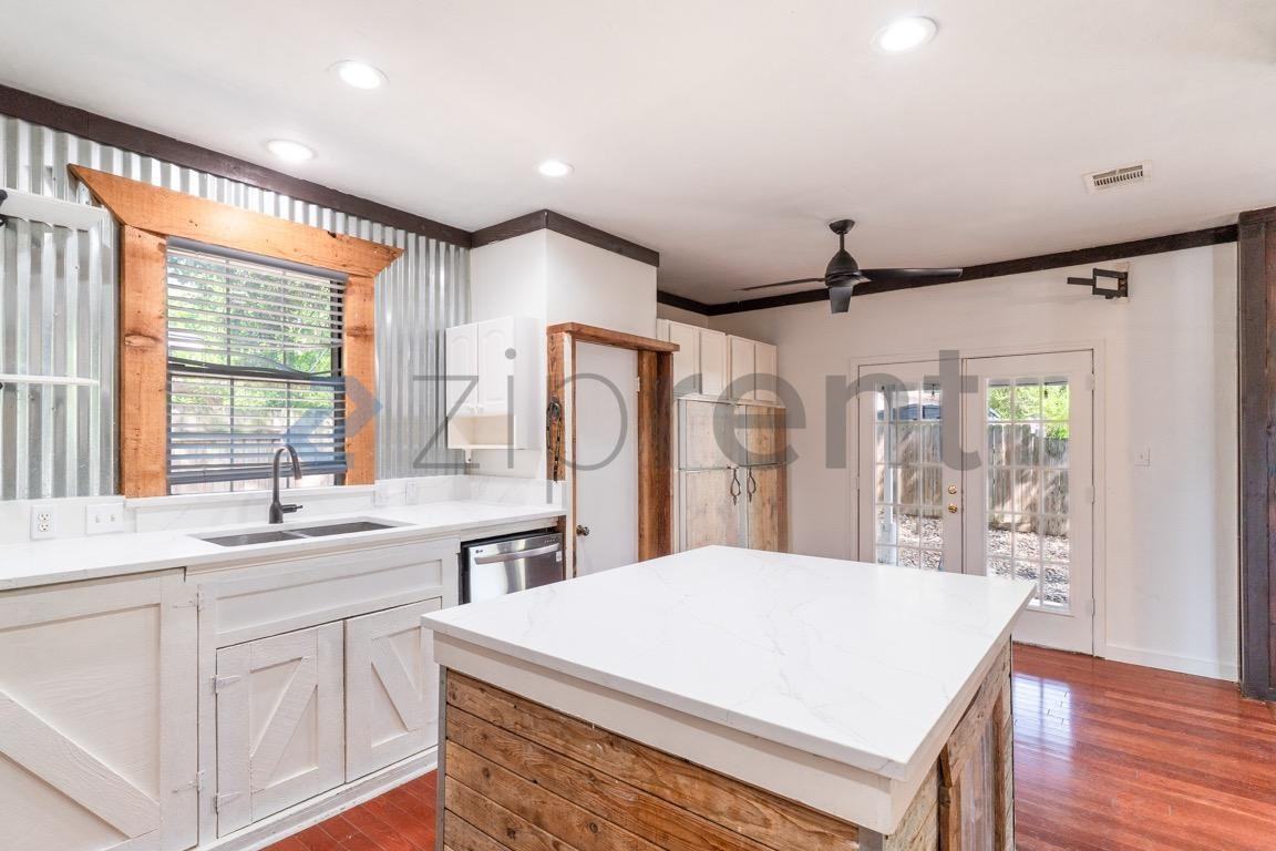 6502 Bramber Ln - Photo 7 of 22