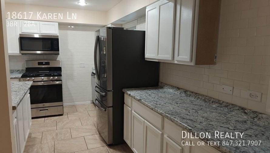 18617 W Karen Ln - Photo 4 of 24