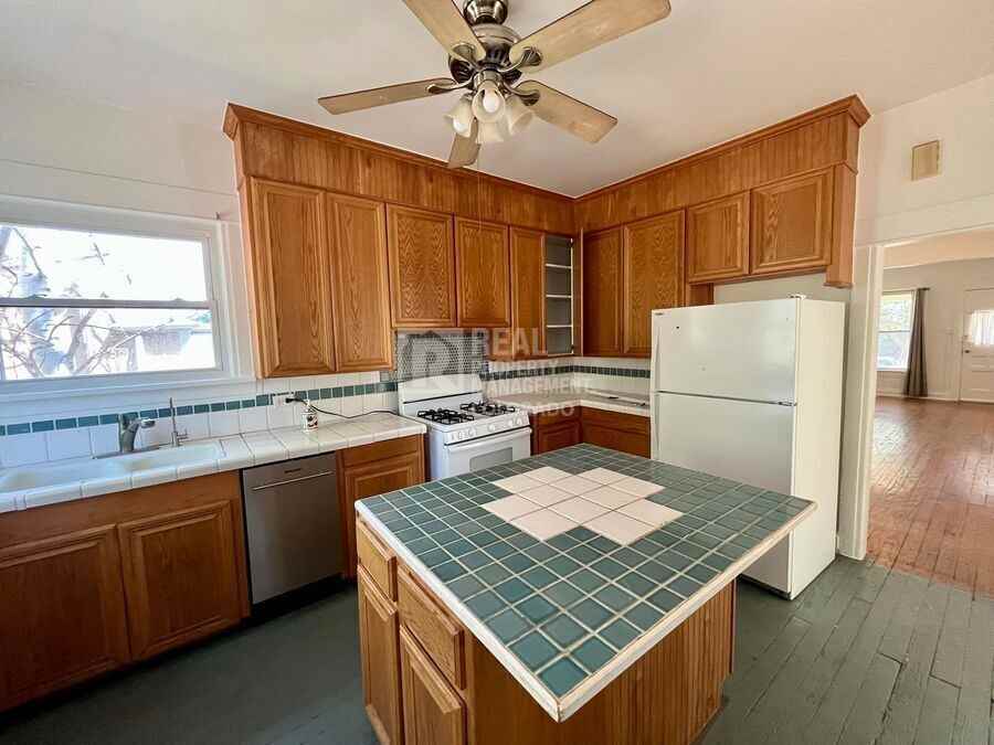 2539 N Race St - Photo 4 of 11