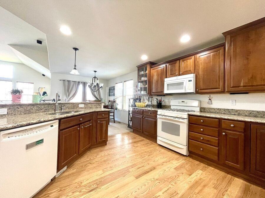 7586 S Biloxi Ct - Photo 3 of 18