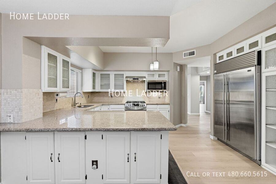 514 S Marina Dr - Photo 3 of 46