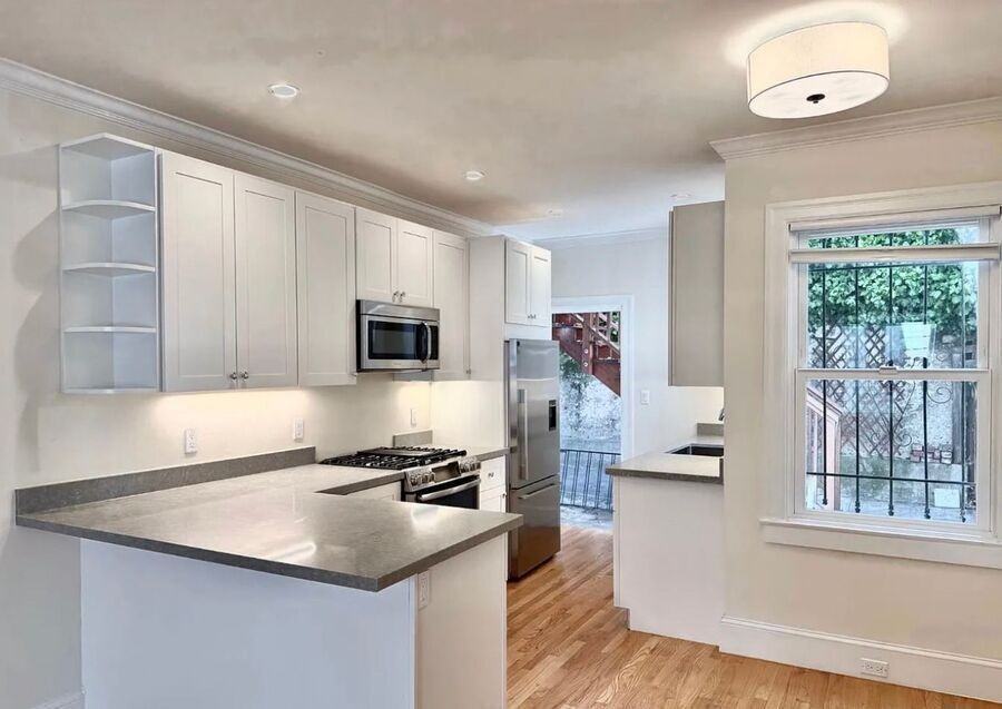 72 Pearl St - Photo 2 of 4