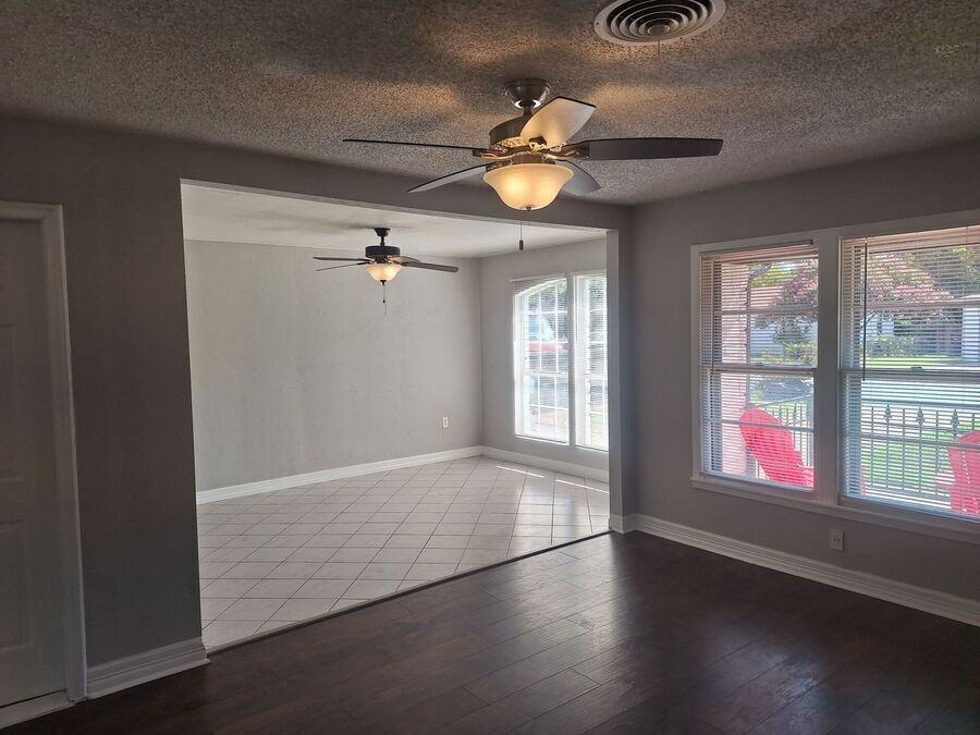 1225 Harrison Ln - Photo 4 of 25