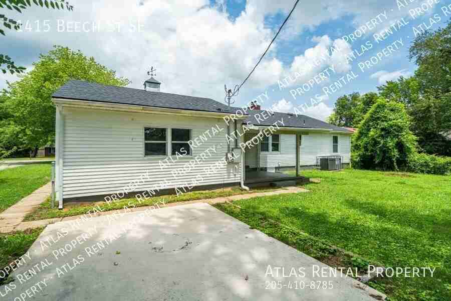 1415 Beech St Se - Photo 3 of 24