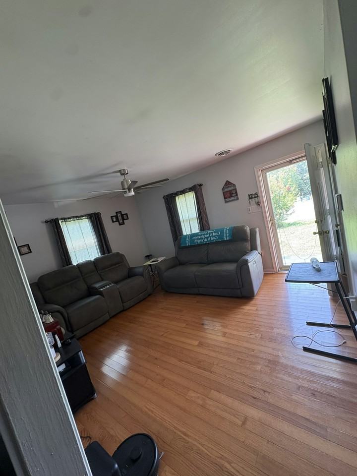 4713 Craddock Avenue - Photo 5 of 12