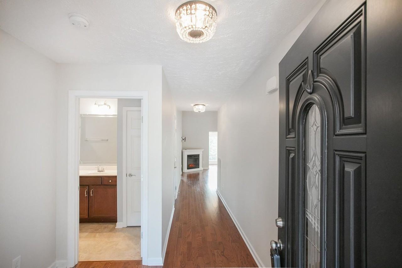 395 Devon Chase Hl #6402 - Photo 4 of 50