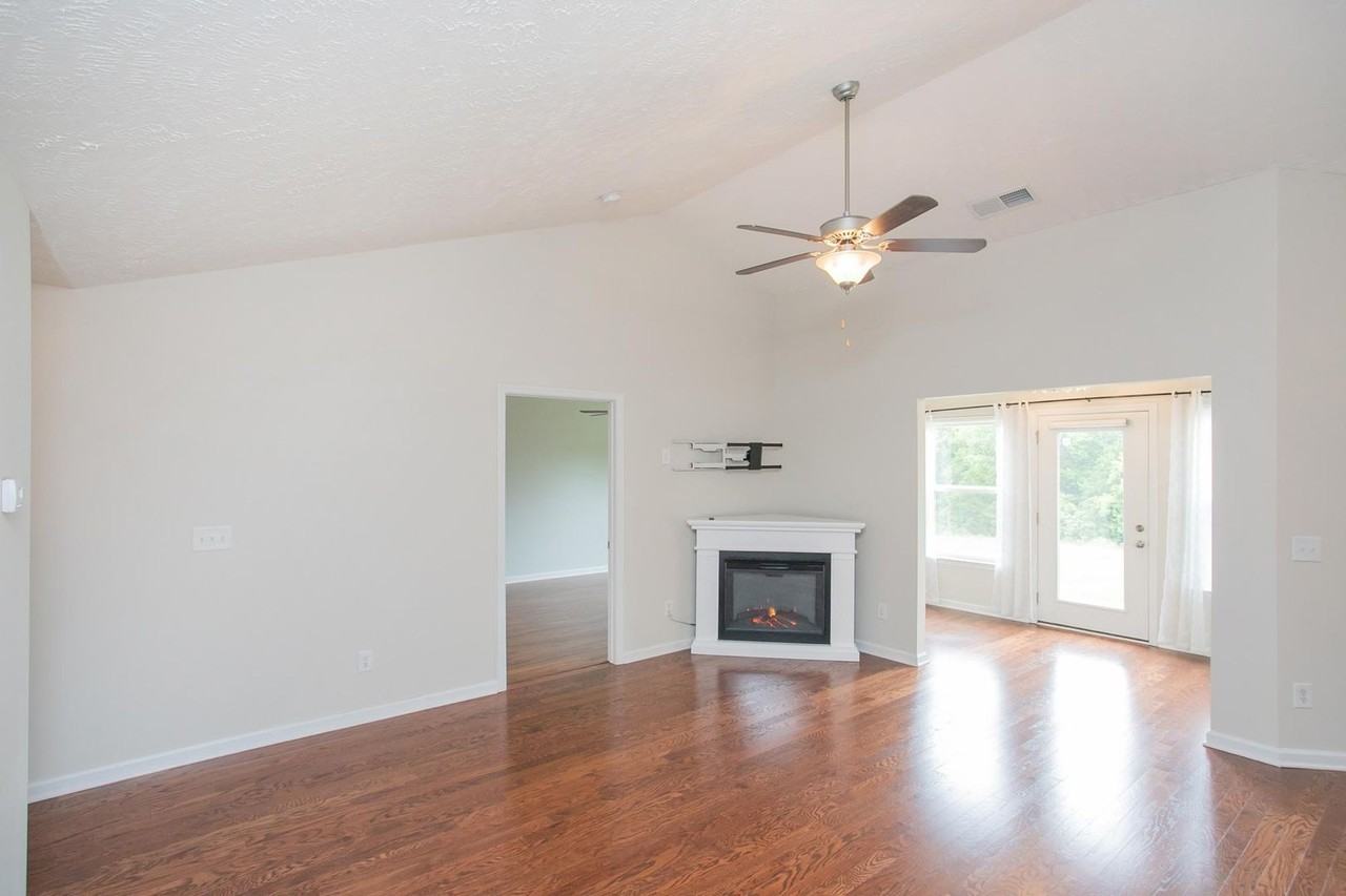 395 Devon Chase Hl #6402 - Photo 6 of 50