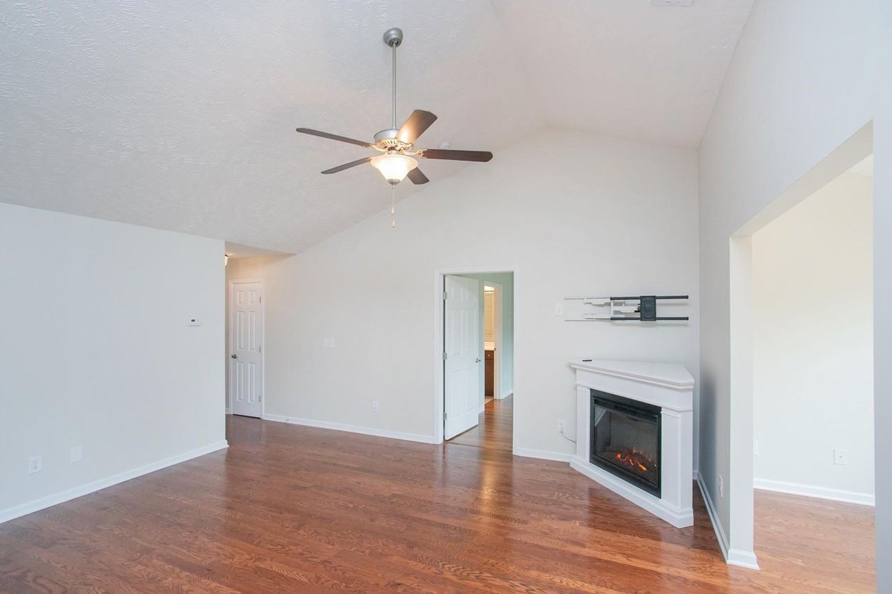 395 Devon Chase Hl #6402 - Photo 7 of 50