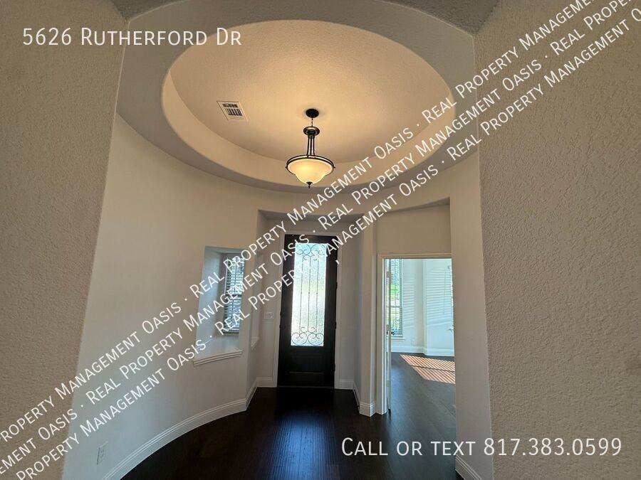 5626 Rutherford Dr - Photo 3 of 32