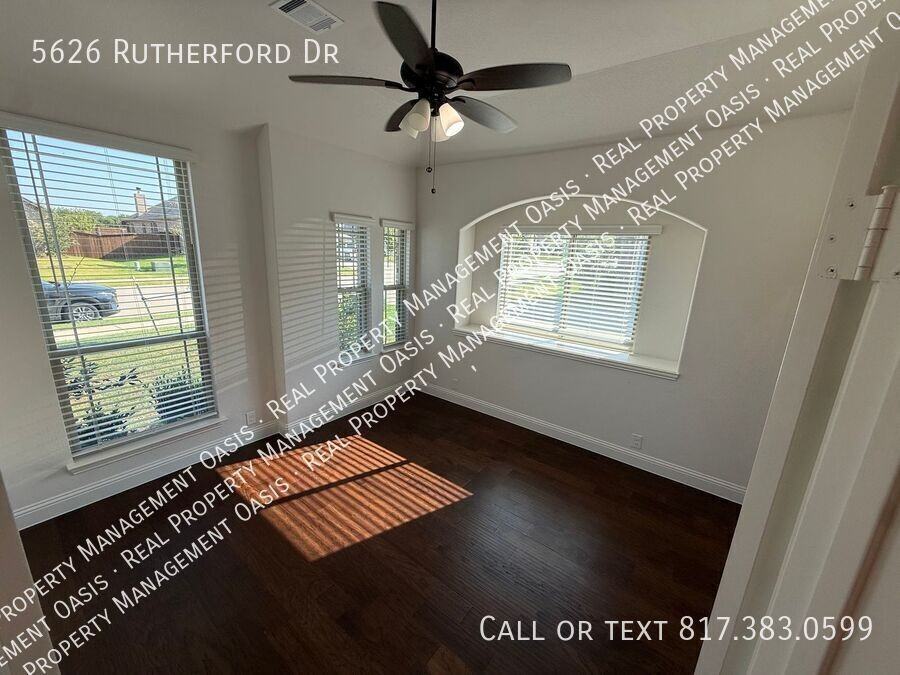 5626 Rutherford Dr - Photo 4 of 32