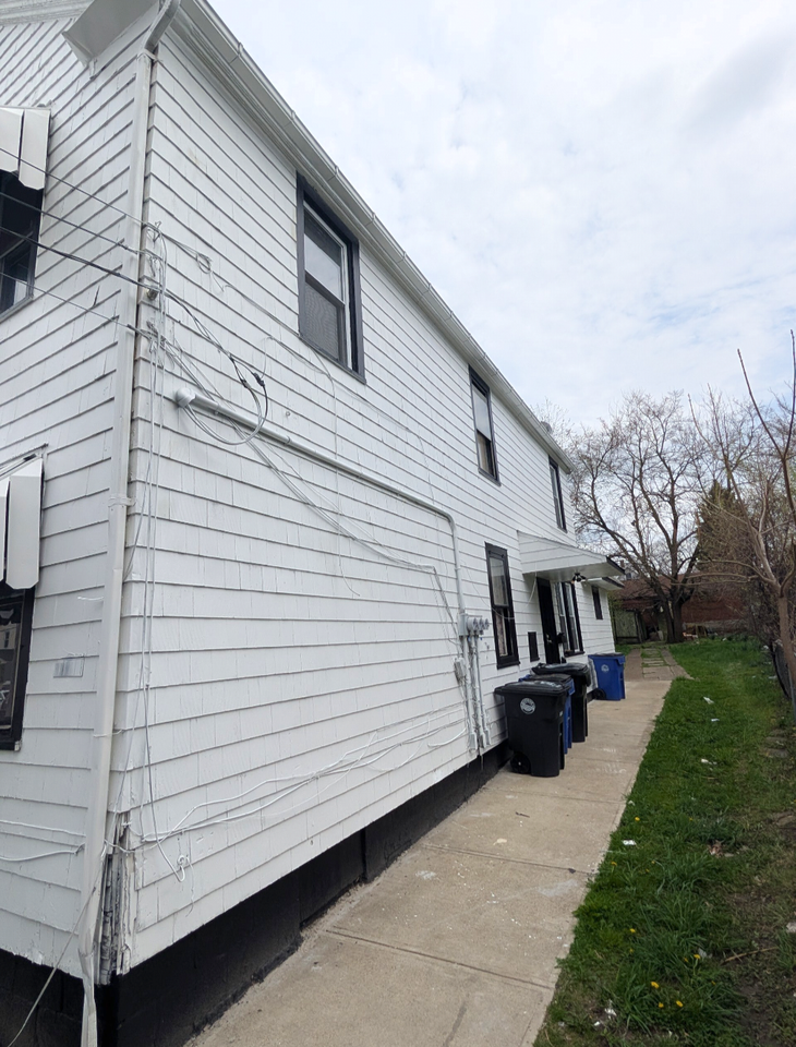 1187 East 61st Street, Unit 1 - Photo 2 of 3