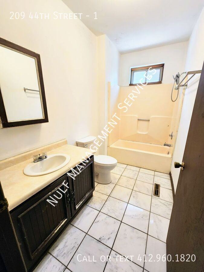209 44th St #1 - Photo 3 of 8