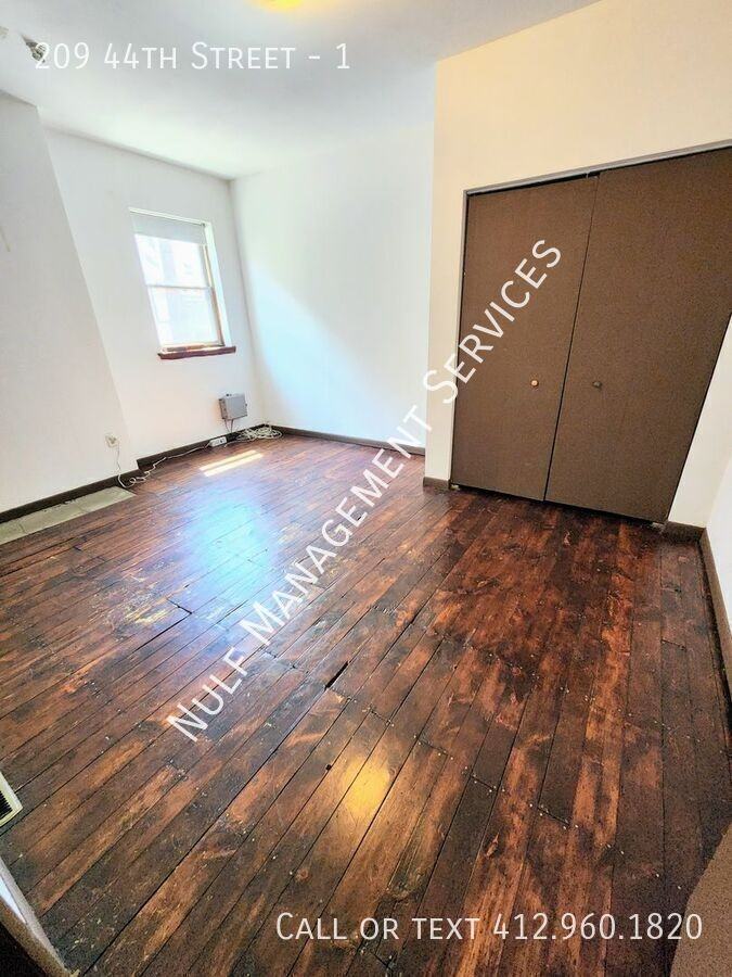 209 44th St #1 - Photo 4 of 8