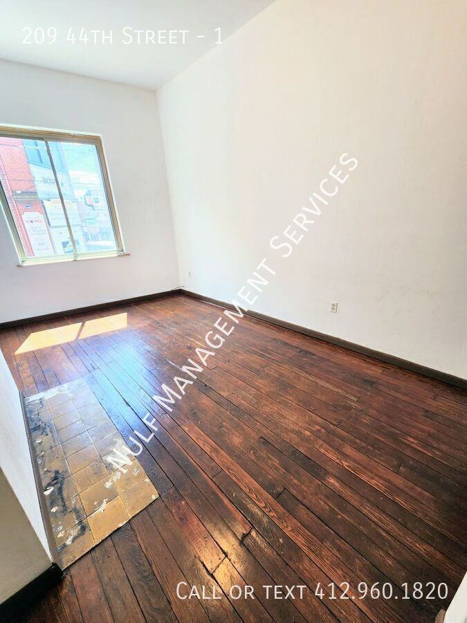 209 44th St #1 - Photo 5 of 8
