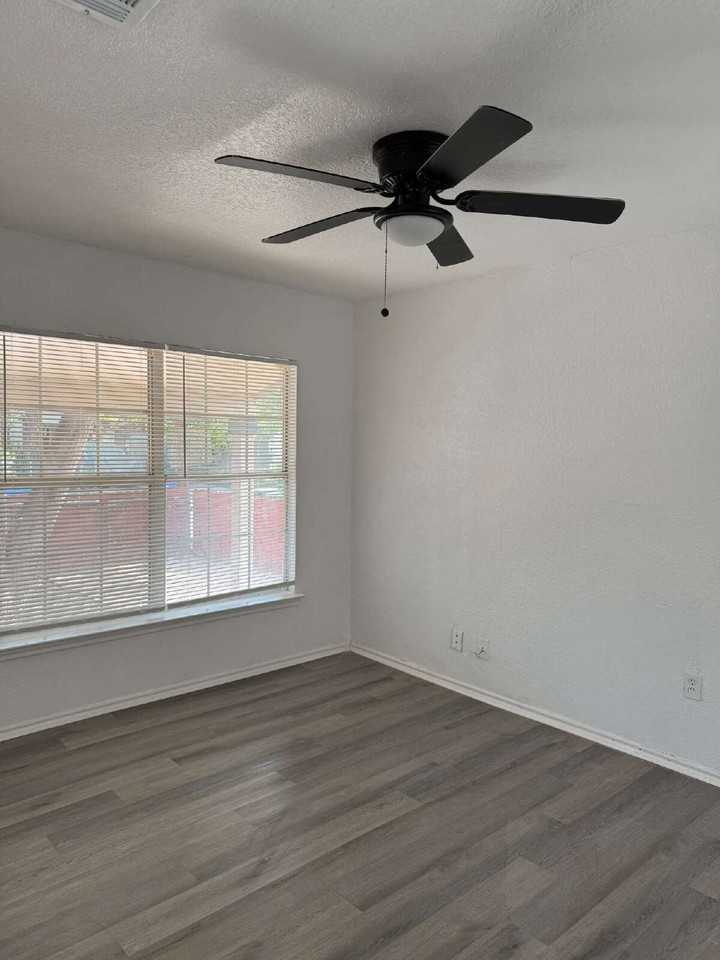 136 Persyn St - Photo 6 of 11